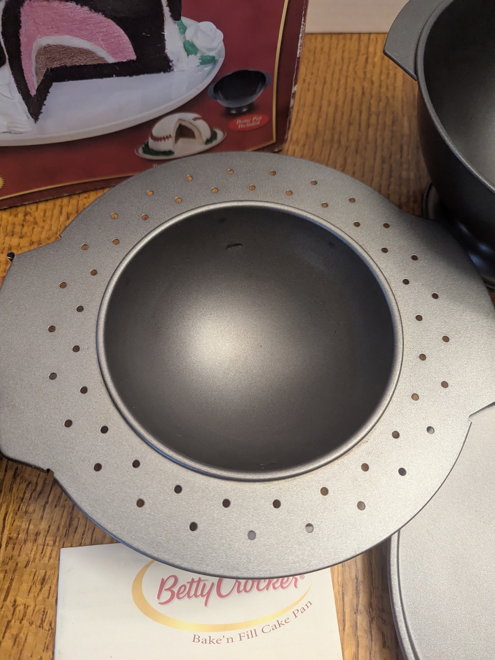 Betty Crocker Bake'n Fill 4-Piece Non-stick Bakeware Set- Dome, Round & Base Pan - Picture 3 of 11